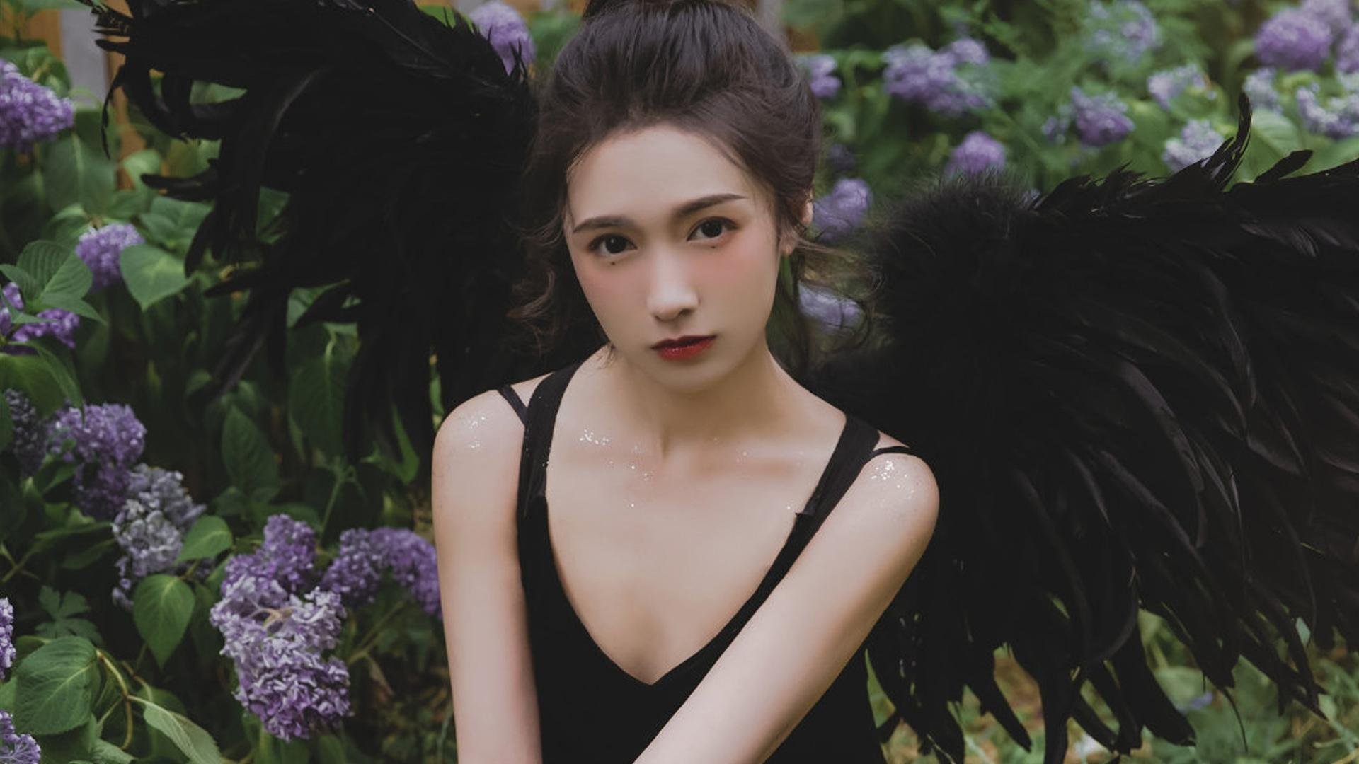 布鲁诺·卡博克洛在巴黎奥运会小组赛中展现强大篮板能力，布鲁诺-卡波科洛