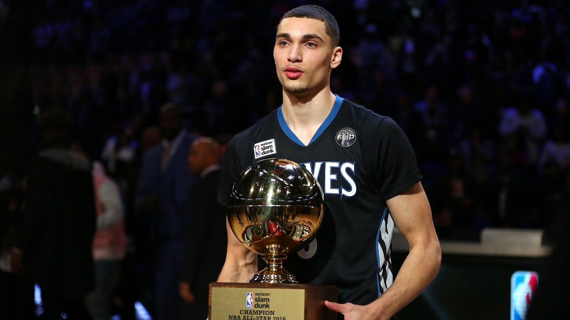 CS2 FaZe斩获冠军 决赛舞台气氛燃爆，csgodust2比赛视频