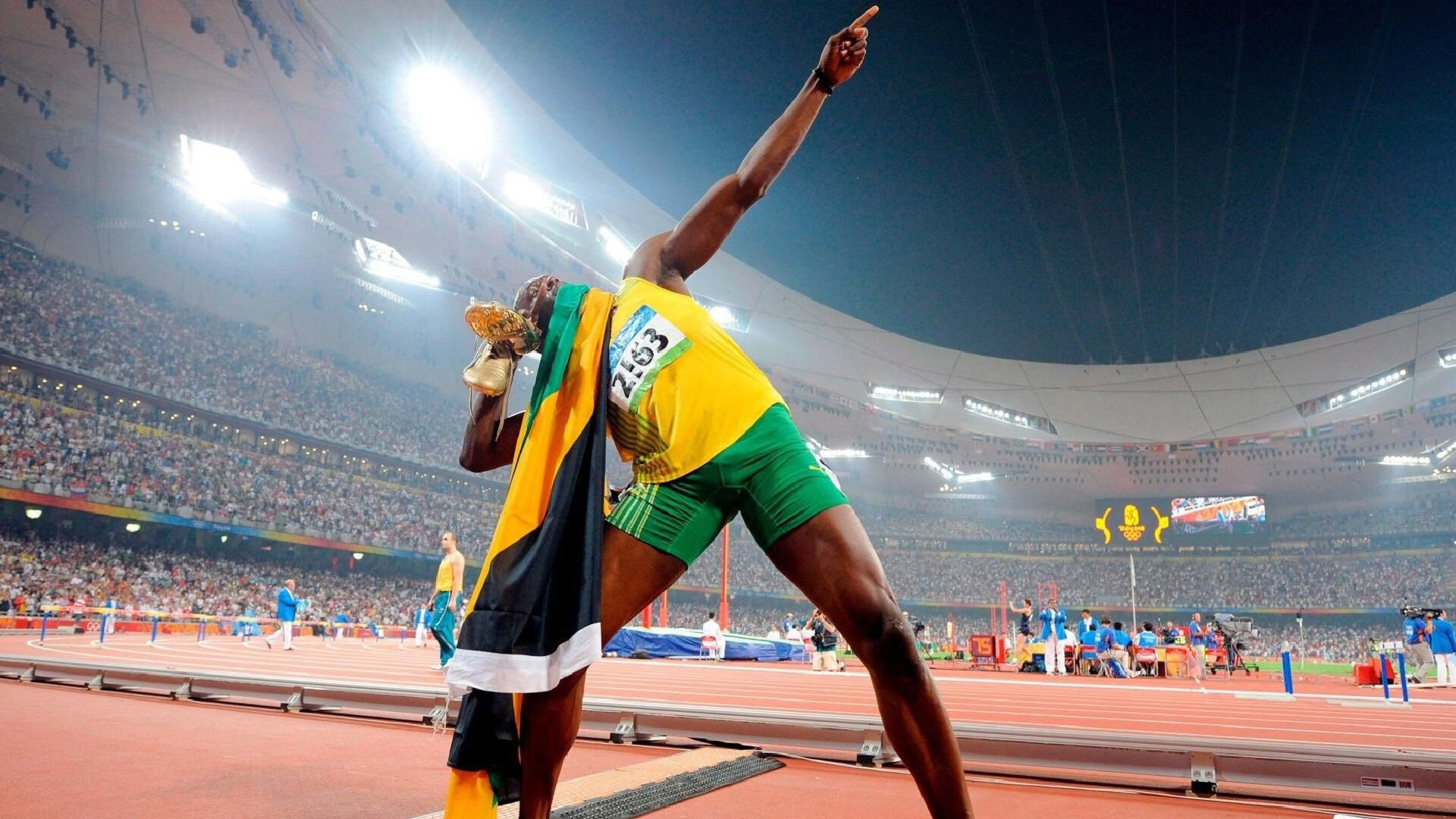 开云备用-赛场内外：球员在粉丝中的人气与影响力，赛场内外英文